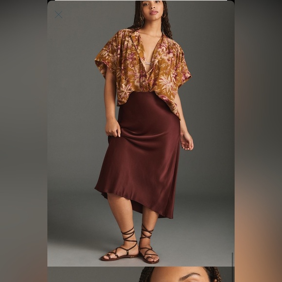 PILCRO BY ANTHROPOLOGIE Short-Sleeve Batwing
Buttoned Blouse - Picture 6 of 12